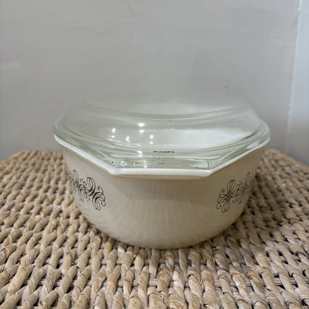 Vintage Pyrex Empire Scroll 